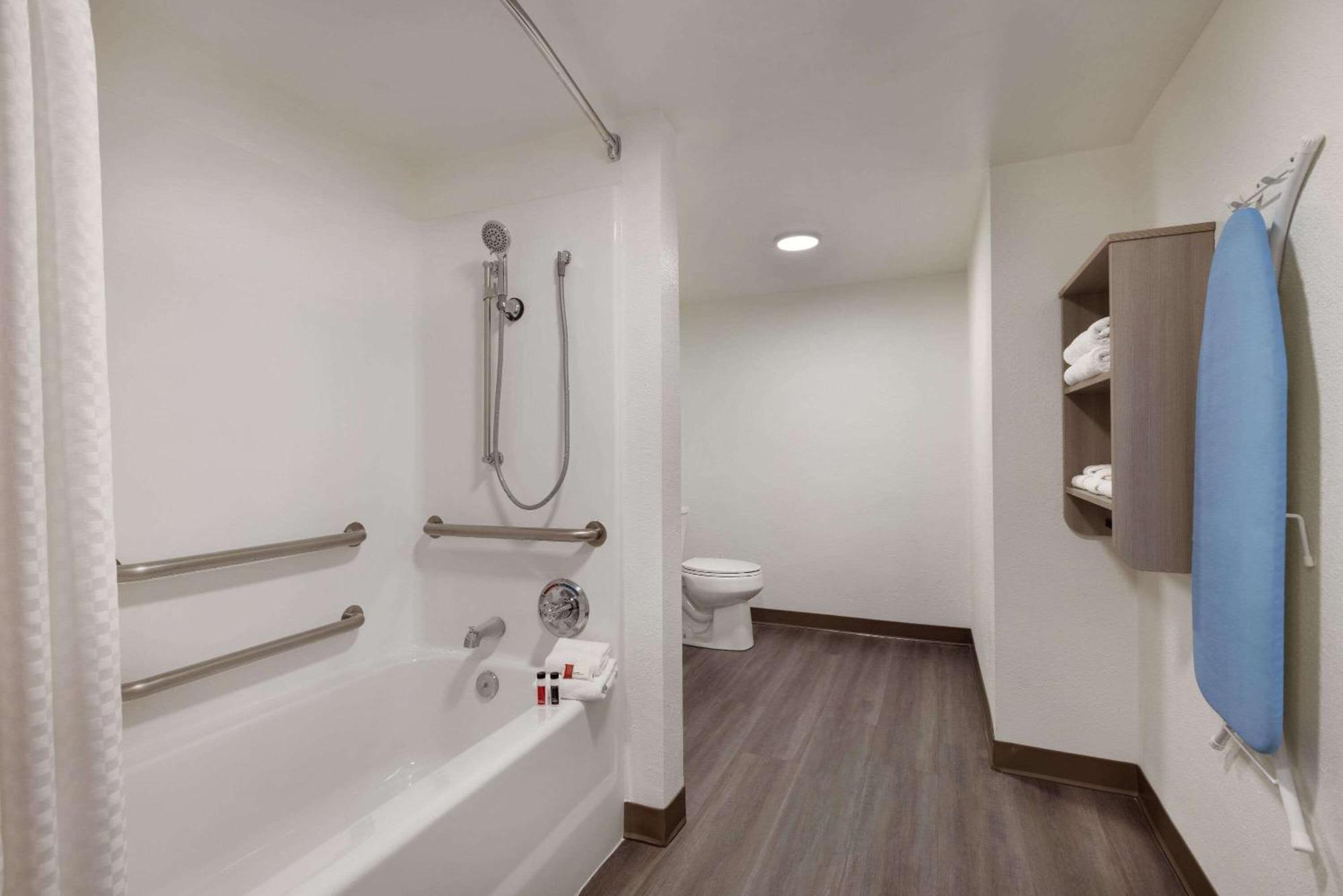 Queen Room Two Queen Beds Mobility Access or Non-Smoking