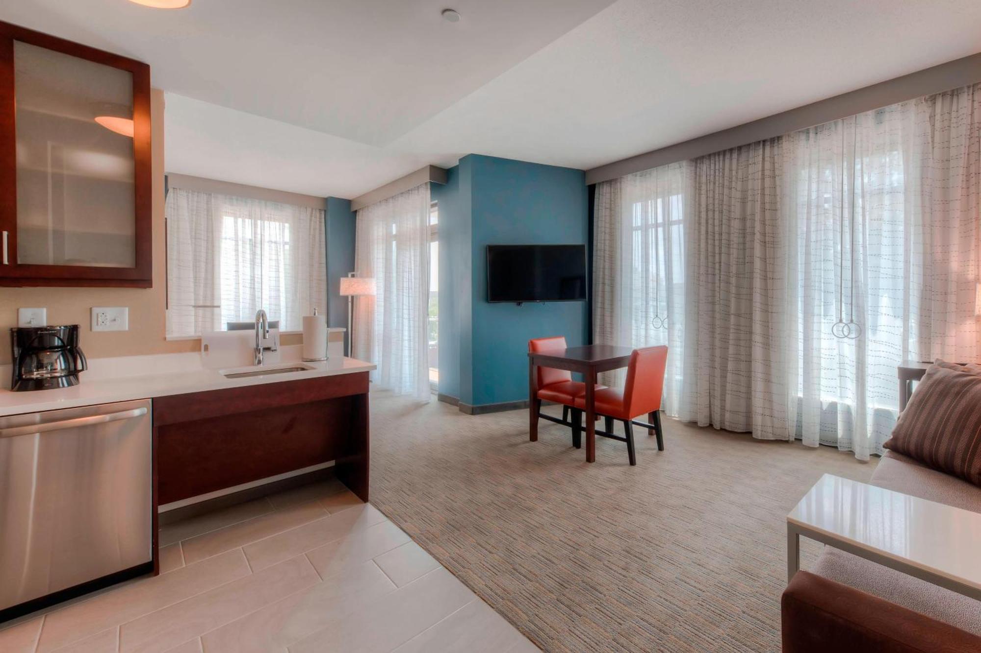 1 Bedroom Suite, 1 King, Sofa bed, Corner room, Balcony