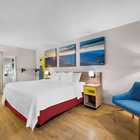 Days Inn By Wyndham Raleigh Midtown-3