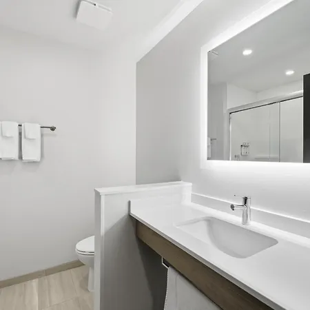 Holiday Inn Express & Suites Raleigh West - Lenovo Center By Ihg-3