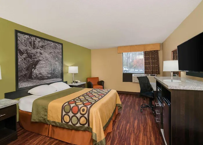 Super 8 By Wyndham Raleigh North East Hotel